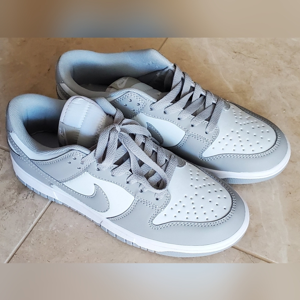 Nike Grey Sneakers 7Y (EUR 40)